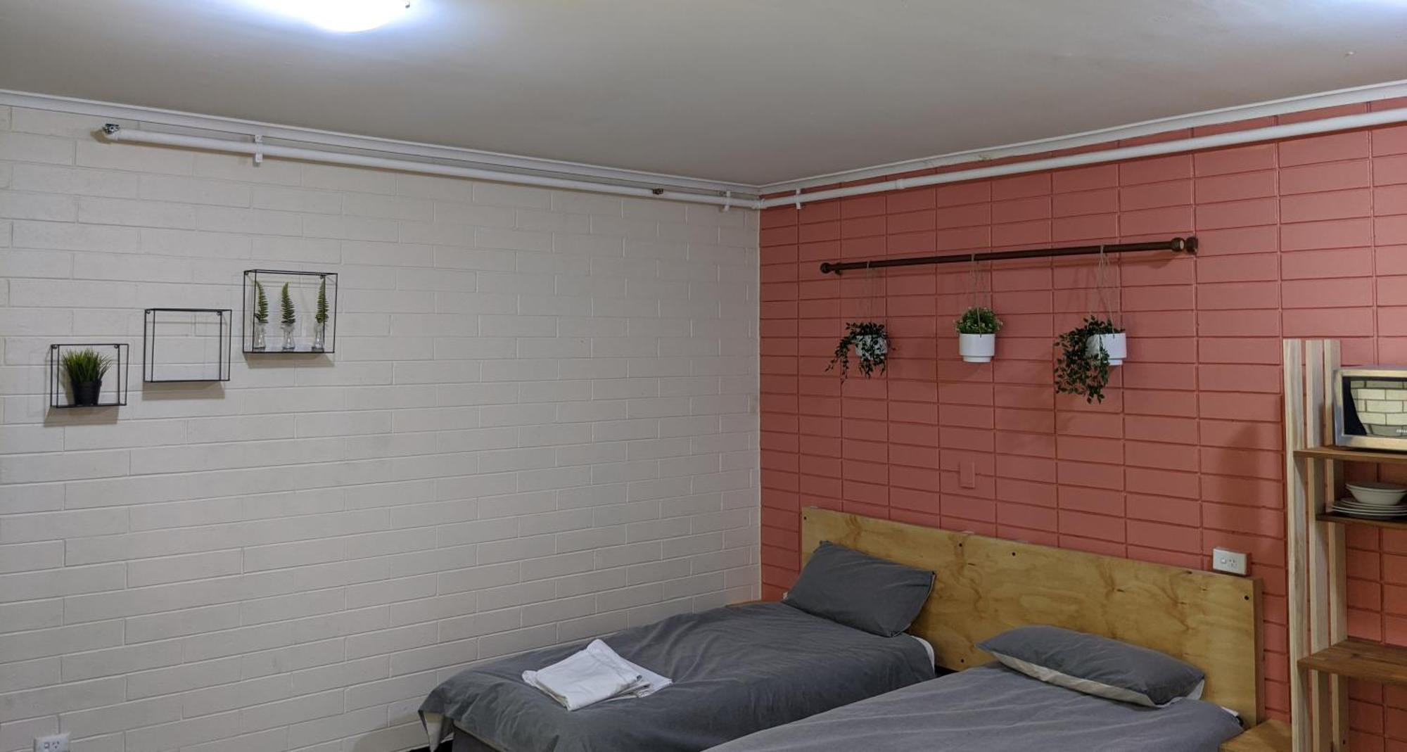 West End Motel & Backpackers Adelaide Exterior photo